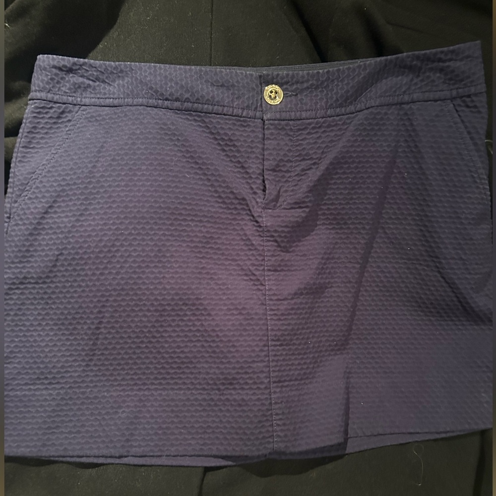 EUC Lilly Pulitzer navy skort; size 12